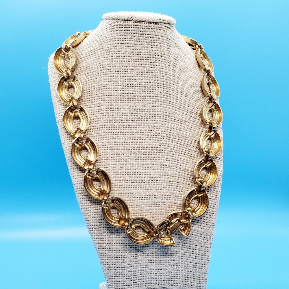 VINTAGE goldtone blue and deep pink abstract design necklace Classic - Picture 3 of 7